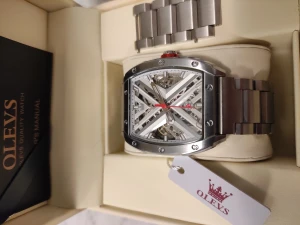 Automatisk klocka  - Hej hej säljer min fina automatiska klocka som inte kräver batari för användning med följer även orinan box och extra armand om man vill ändra storlek. Säljer för 1000 men kan diskuteras vid snabb affär.