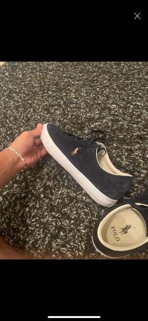 Polo skor  - Storlek 43, säljer pga köpt nya skor Använt 3-4 gånger 