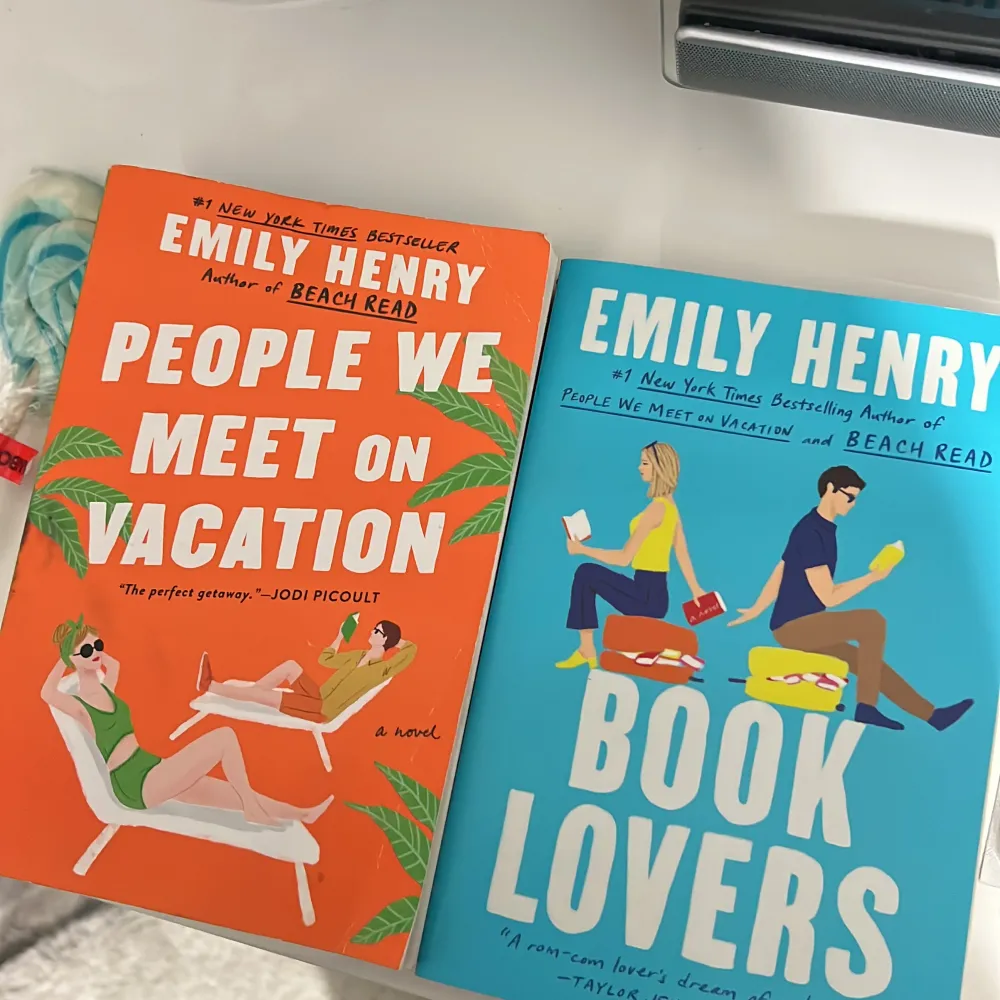 Helt nya böcker av Emily Henry. . 240kr totalt för båda böcker. Accessoarer.