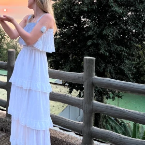 Klänning - Älskar denna klänning. Den är köpt i Thailand men i mycket bra kvalitet 