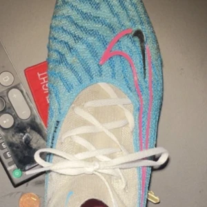 Fotbollskor - Nya skosnören väldigt fräscha skor  Storlek 44,5 Skicka om ni vill ha mer och bättre bilder