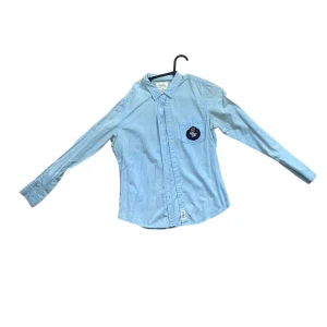 Vintage Westhill Redbird skjorta  - Följ profilen och få 5% i rabatt   Produktens skick: god   Storlek: L  Passform: liten i storlek (S)  För mer info, kontakta mig 😀