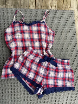 Pyjamas set - Stlk 146/152 men passar typ XS