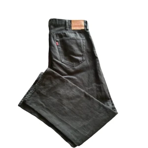 Svarta Levis 501 jeans - Skick: 9/10 knappt använda  Strl: 38/32