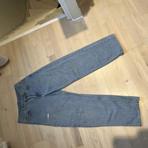 Jeans från sweetsktbs i fint använt skick. Storlek xs. 