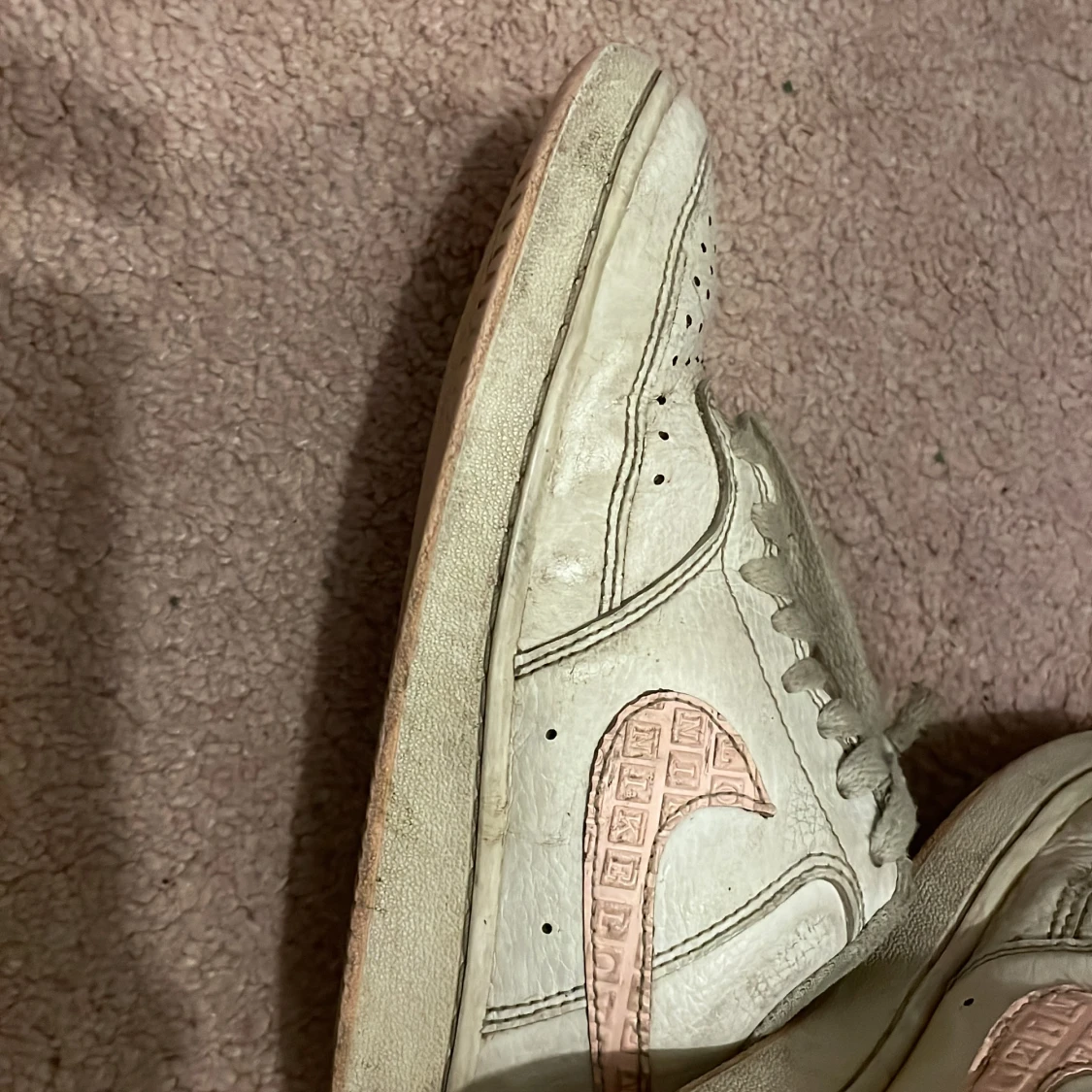 Säljer feta Nike air force skor🩷🤍💫 - 90