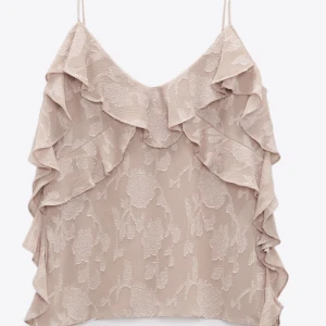 Zara topp - Säljer denna super fina topp från zara, slutsåld.