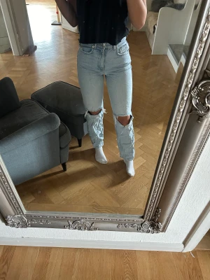 Jeans  - Säljer dessa jeans från Gina som ej används!