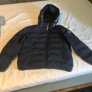 Gant vinter jacka - För liten på mig Skickas i bra skick