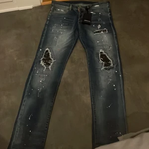 Dsquared2 jeans - dsquared jeans kom privat så kan jag förklara storleken bättre