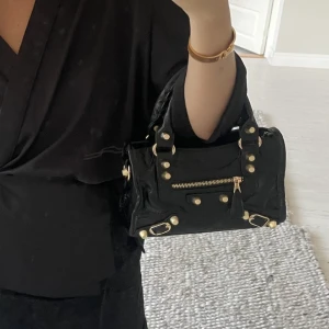 Baleciaga liknande väska  - Super fin! Helt ny typ💓 buda! 