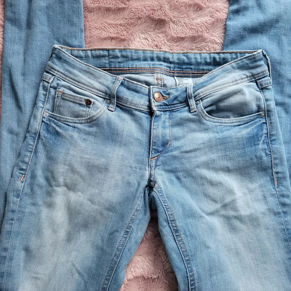 Super fina jeans använt 2 gånger. Låg midjade. Jeans & Byxor.