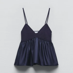 Zara topp - Säljer min fina marinblåa zara topp då den inte kommer till användning🩷🩷 i storlek s🩷 slutsåld på hemsida!!