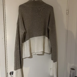 Stickad tröja  - Stickad tröja, långa armar. Köpt på mald. Aldrig använd. Storlek s men sitter väldigt oversize.