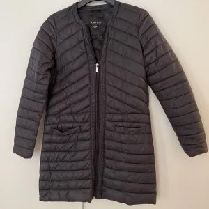 Dunjacka  - Super fin dunjacka, anvånd 2 gånger super fin skick. Storlek 36