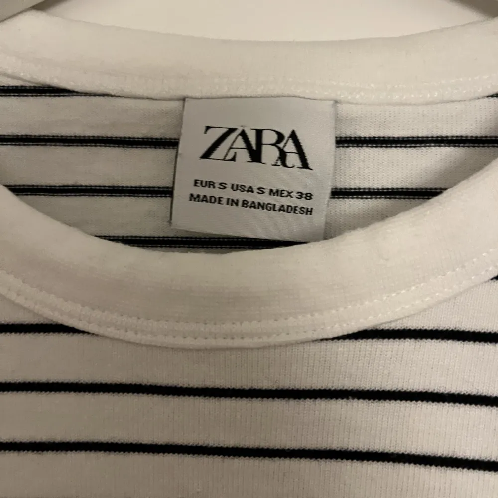 Tröja från Zara, superbra skick. T-shirts.