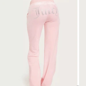 Rosa juicy  - Fick i present för inge så länge sen, använda ett få bar gånger och i bra stick, pris kan diskuteras ❤️