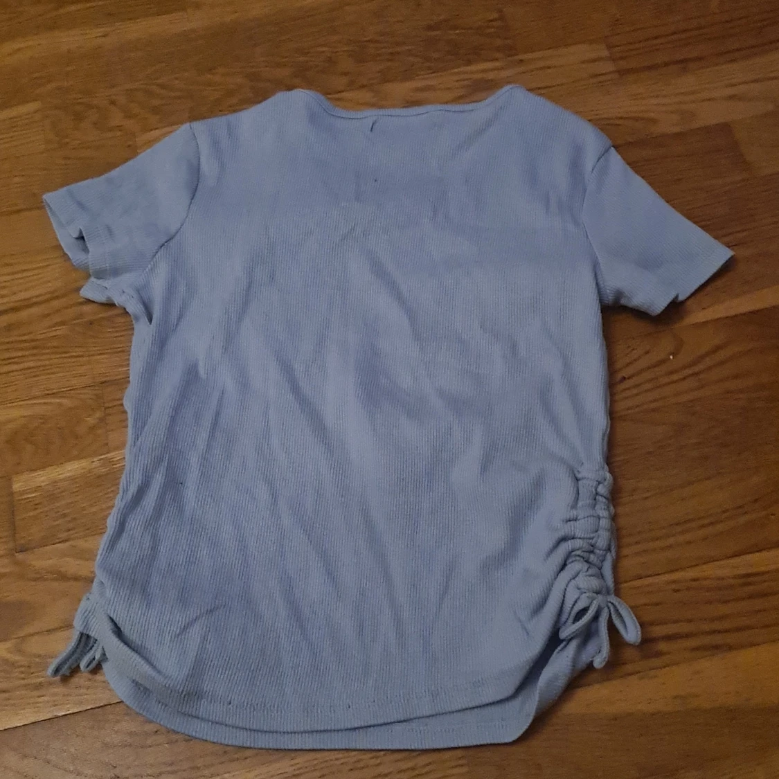 T-shirt med dragsko på sidorna - 90