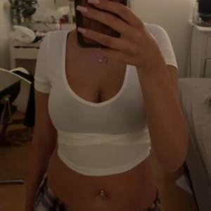 Vit tröja - Knappt använd