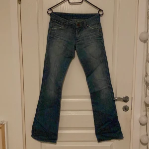 Wrangler jeans🤍 - Low waist flare jeans ifrån wrangler🤍suuuuuperfina!