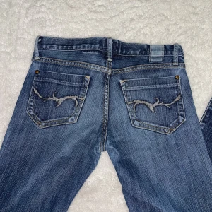 Lågmidjade jeans  - söta lågmidjade jeans (raka jeans) 💕