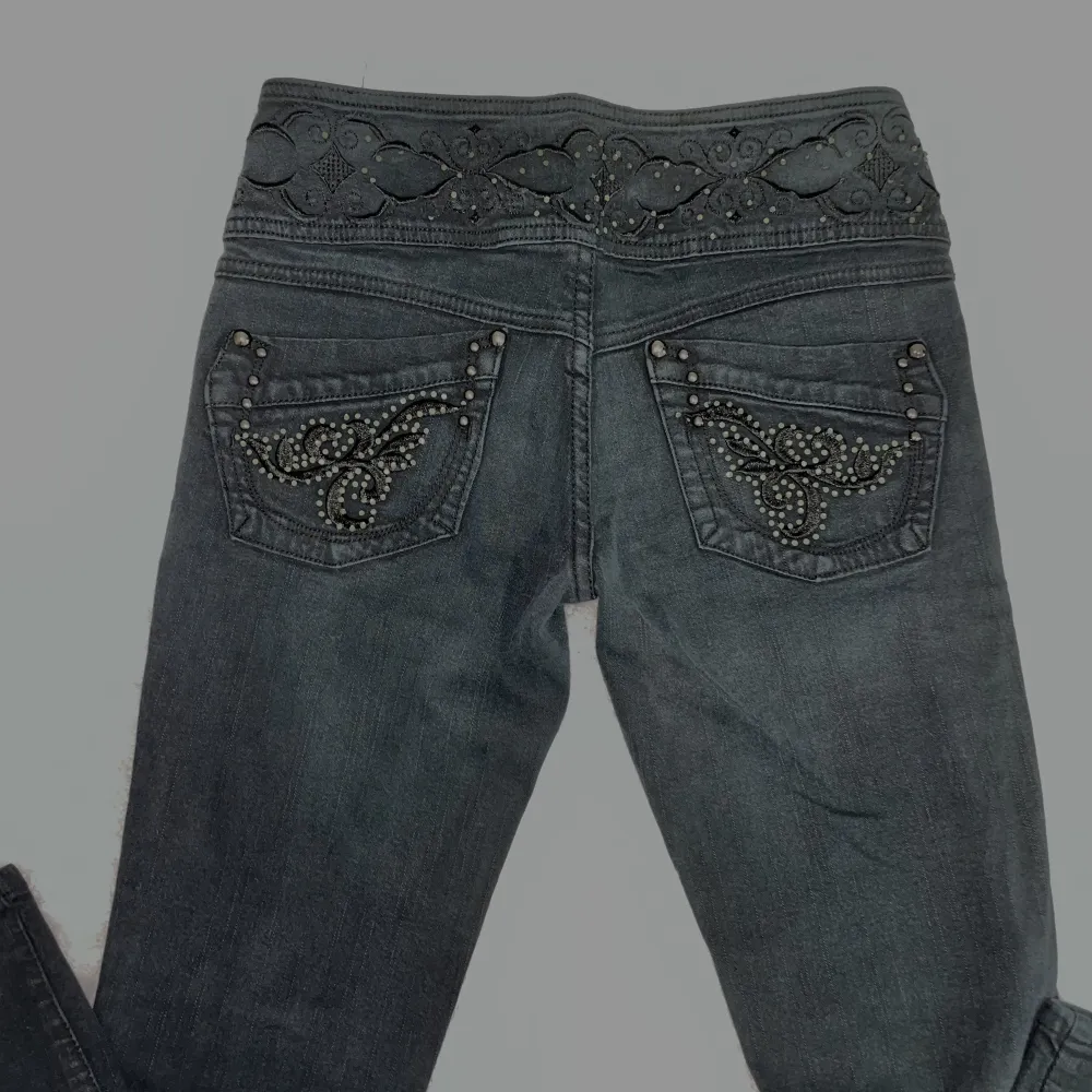 söta jeans med coola detaljer (lågmidjade jeans) 🔥. Jeans & Byxor.