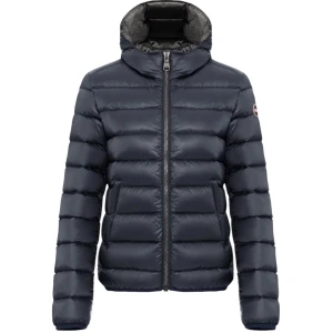 INTRESSEKOLL Colmar jacka - INTRESSEKOLL för att sedan sälja min Colmar jacka som ja köpte för ett år sen. Super super bra skick!  Användt endast en vinter❤️❤️nypris: 5000kr. Jag kan sälja runt 2500kr