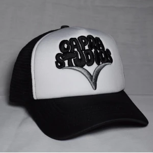 Capra studios keps - Hej, säljer nu denna snygga Capra studios keps. Kepsen är helt ny. Bara att höra av sig med frågor och funderingar. 