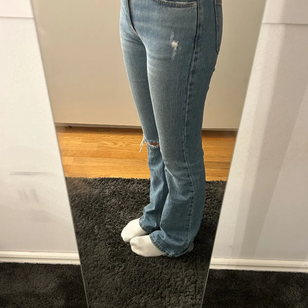 Jätte fina jeans från Gina Tricot, fint skick!  Hör av dig om du vill veta något eller ha en bättre bild💞. Jeans & Byxor.