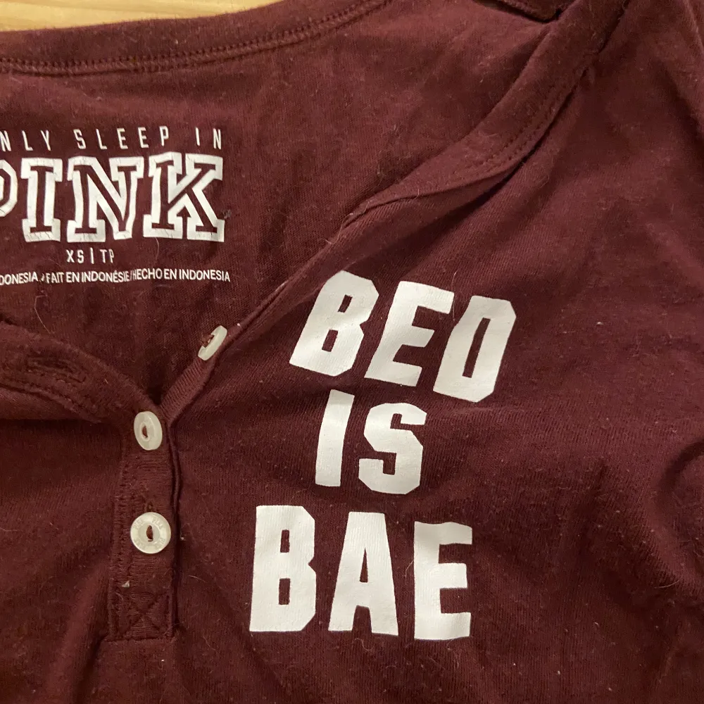 En så söt sovtröja från Pink VS, bekväm och snygg!. T-shirts.