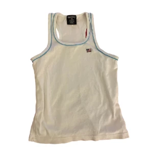 Vitt linne - Linne Ralph Lauren köpt secondhand, skriv för fler bilder. Pris går att diskutera! Storlek M men passar S med.