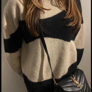 Stickad tröja  - Stickad tröja från Hm som inte kommer till användning 💕