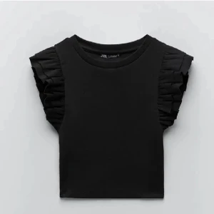 Zara topp - Helt oanvänd zara topp i storlek s men passar som xs❤️