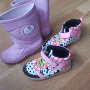 Skor för flicka från Disney str 26 - Skor från Disney för flicka str 26. Välkommen