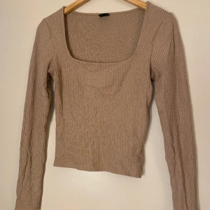 Beige topp - Fin topp från Gina tricot som är för liten för mig🤍