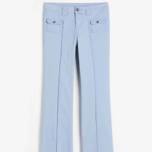 Lågmidjade hm jeans - Säljer dessa slutsålda och populära jeansen från hm,inga slitningar utan dom är som nya, Skriv privat för mer bilder