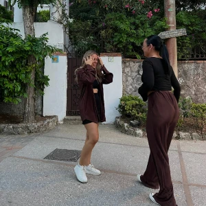 Ser från SLA - Skjorta och byxor från SLA the label. 