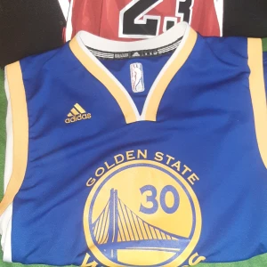 Golden State Warriors jersey  - Wardell Stepehen Curry jersey, 16-17 season  Priset kan diskuteras vid snabbköp 