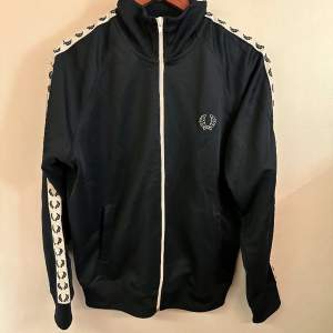 Fred Perry zip tracksuit. Bra skick.