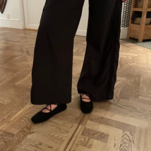 Ballerina skor från acne 🩰 - Säljer mina ballerina skor, från acne💕 superskick!  Storlek 39