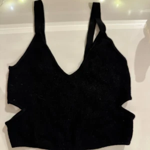 Stickad topp - Använd några gånger, i fint skick.