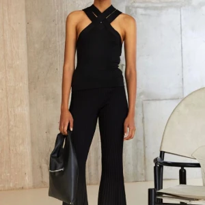 By Malene Birger Sonya Topp - Köpt nu i somras på The Gallery i Helsingborg. Fin kvalitet. Storlek 38. Nypris 2300kr. Undrar du något så hör gärna av dig💖