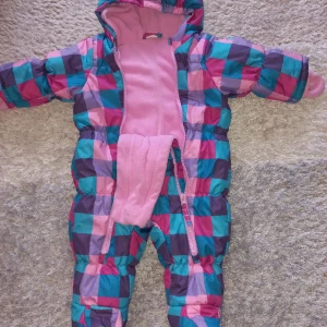 Jättefin bebis överall  - Jättefin bebisv överall för flicka  str 86/92 .Välkommen