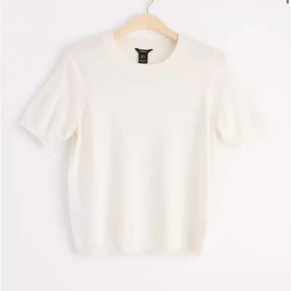 Stickad tshirt från Lindex i off white. Oanvänd, stl S🤍. Stickat.