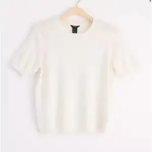 Stickad tshirt från Lindex i off white. Oanvänd, stl S🤍