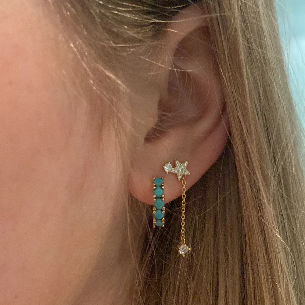 Jättesöta örhängen som verkligen framhäver blåa ögon🙌 Säljer få jag föredrar silversmycken. Accessoarer.