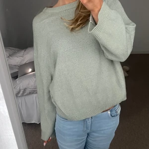 Stickad tröja  - jättefin stickad tröja, vet tyvärr inte märke eller storlek men jag har vanligtvis s/m💕