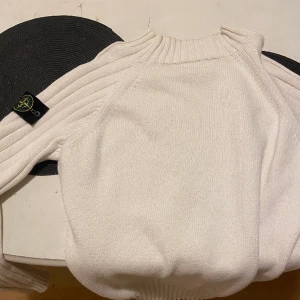 Stone island tröja strl M - Inte använd så mycket skicket skulle jag säga är 7/10