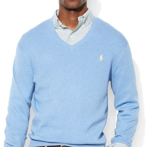 Ralph lauren  - Äkta ralph lauren tröja som är jätte lite sliten men inga hål eller lösa trådar i storlek s.