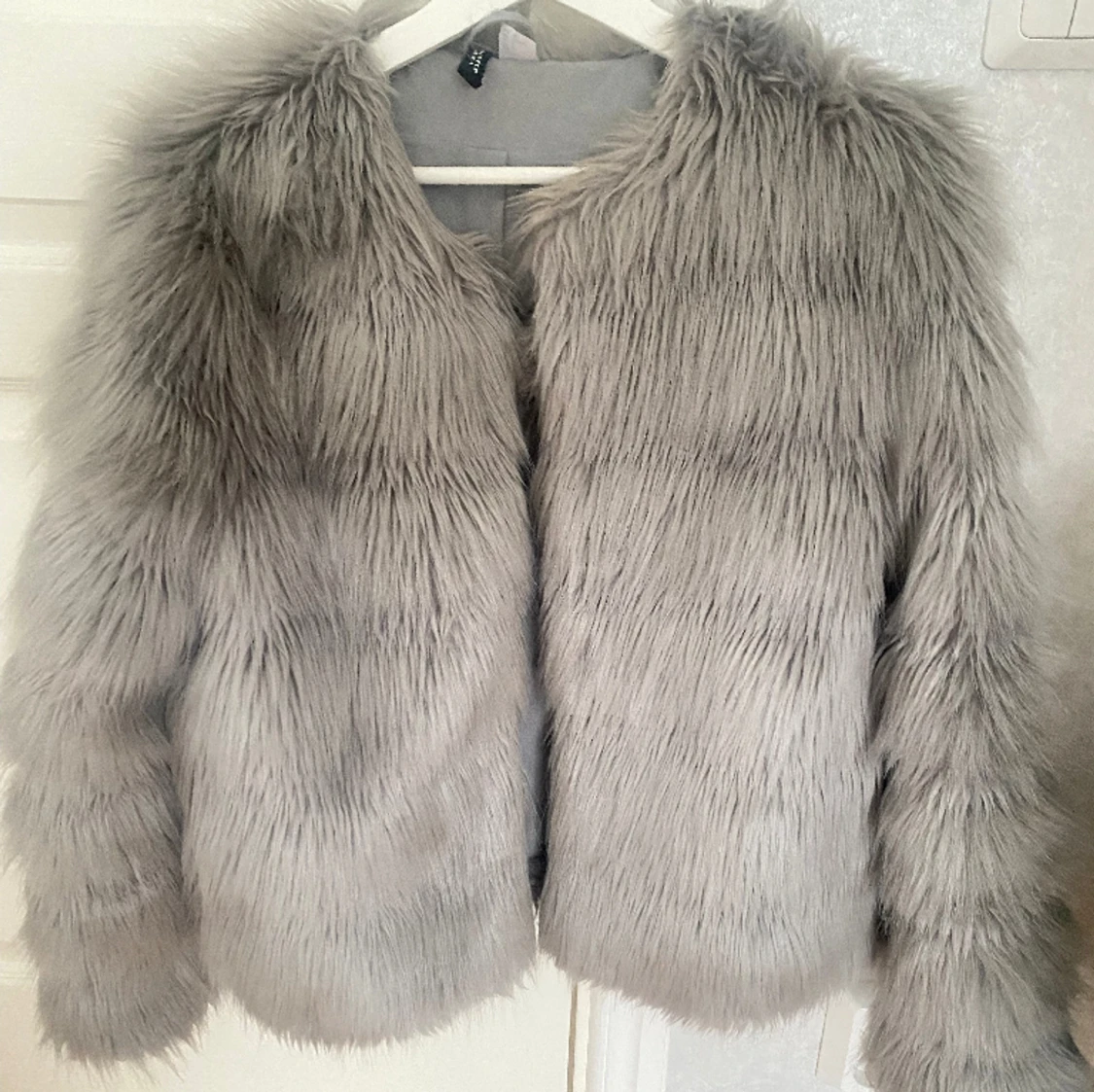 Grå pälsjacka - 90